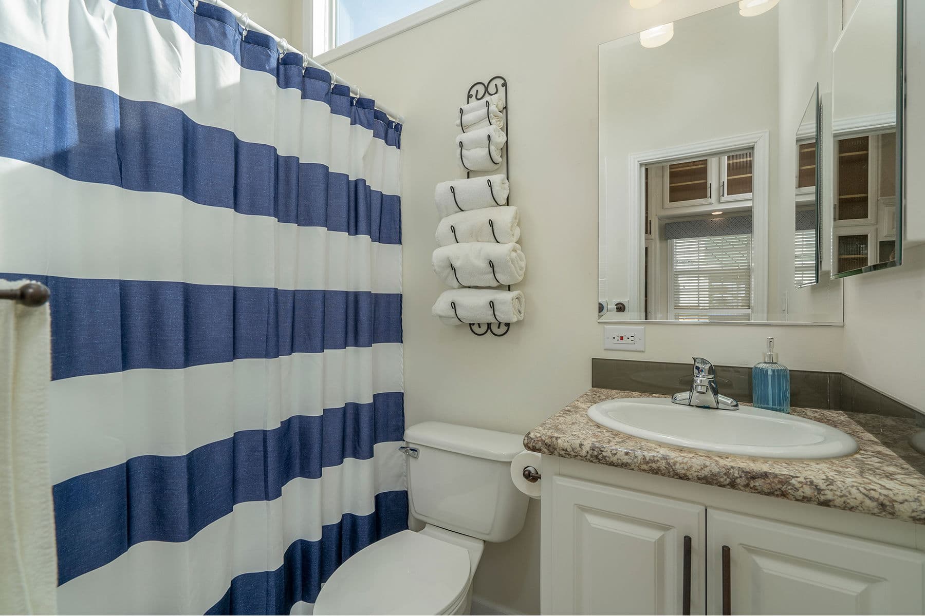 Shore park 4111 bathroom home features