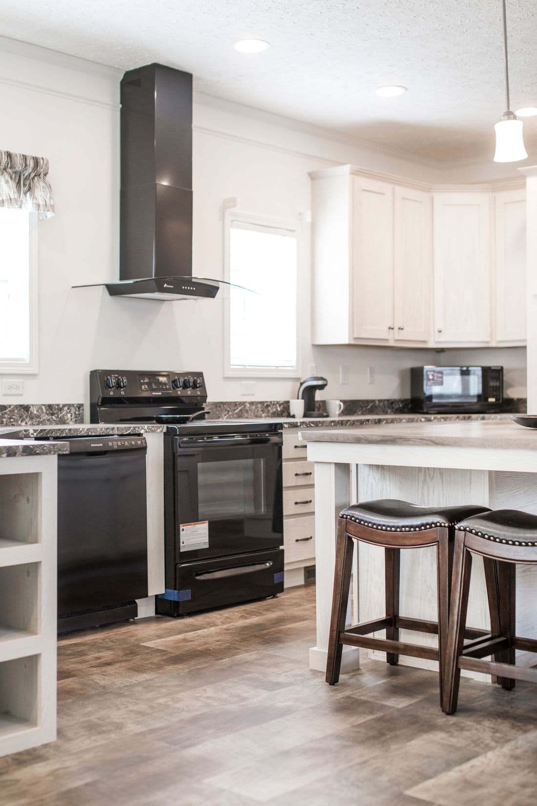 1558 jamestown kitchen home features