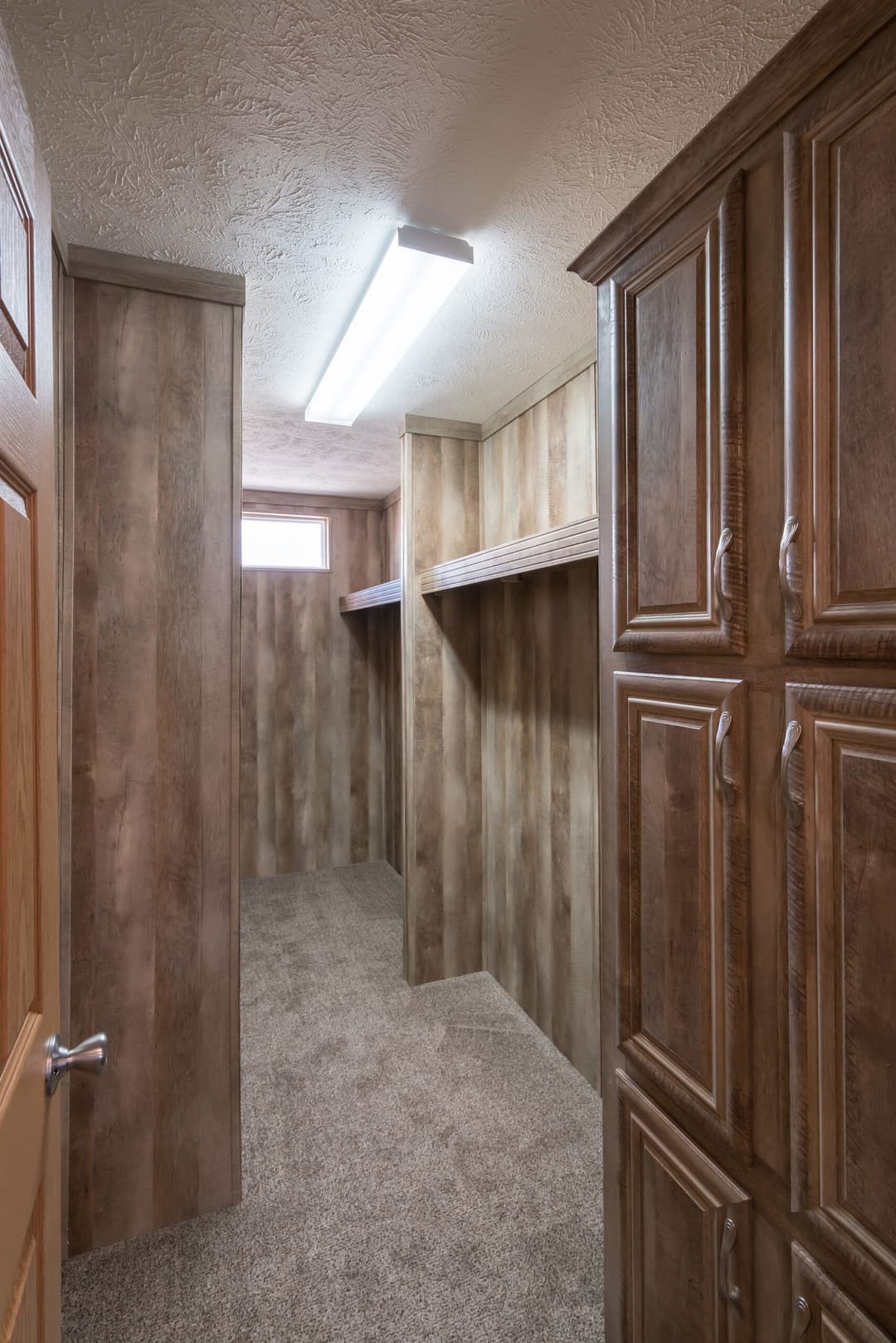 Md-26 rawhide interior home features