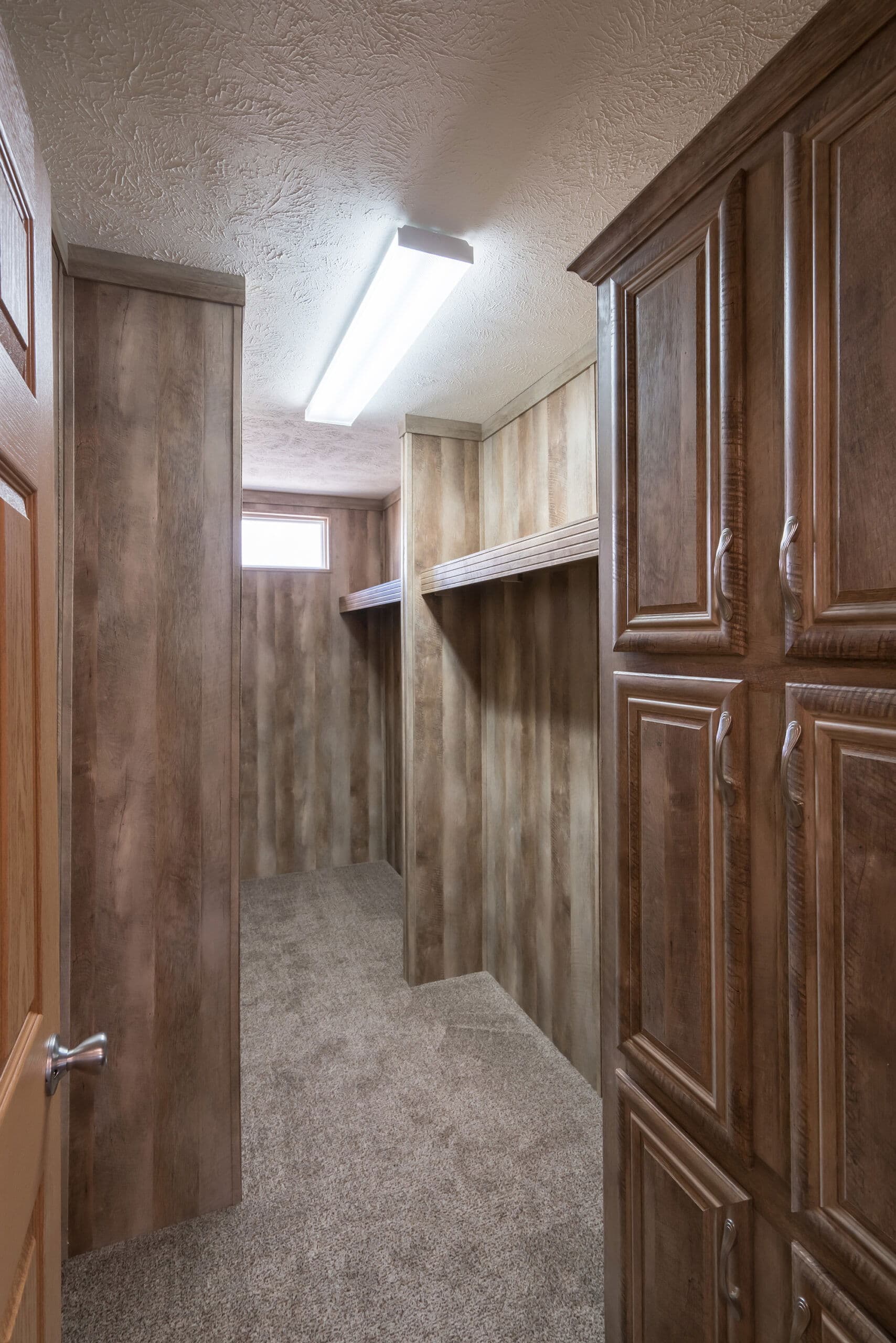 Md-26 rawhide interior home features
