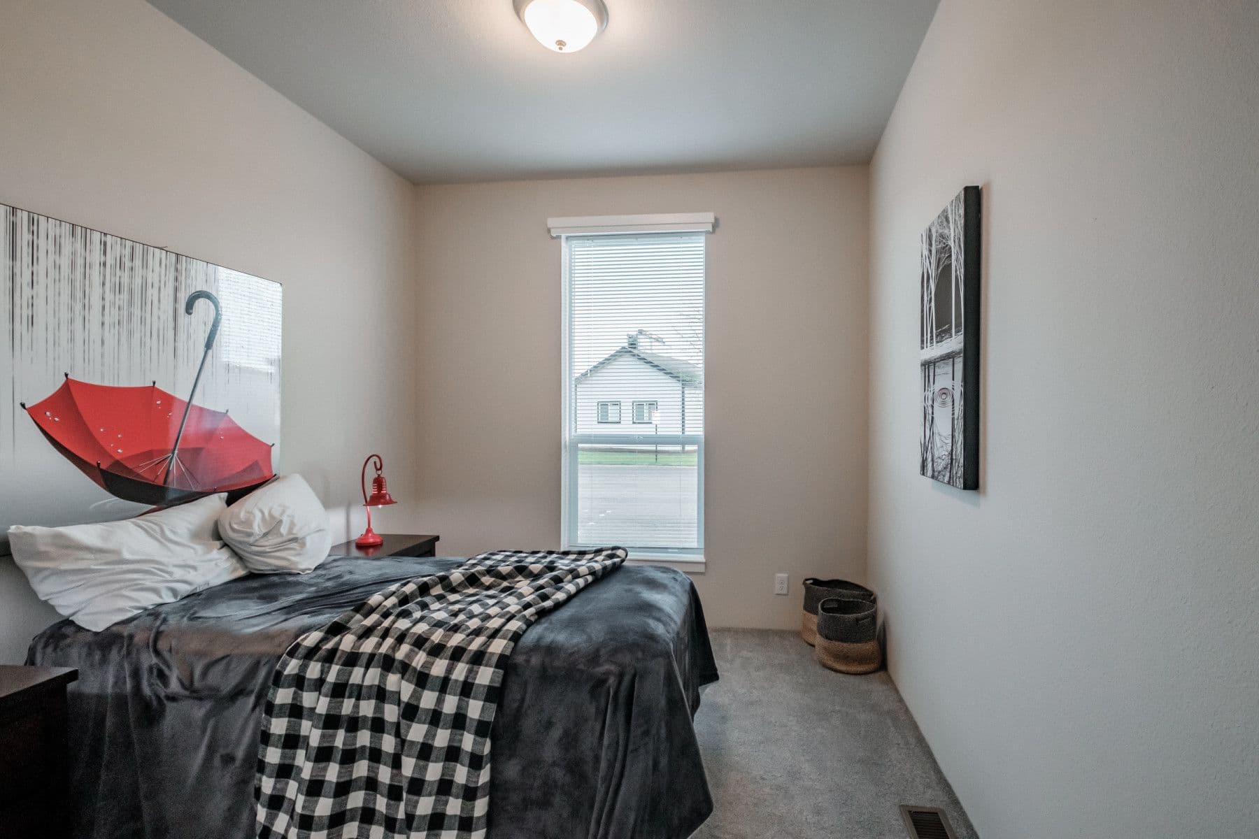 Canyon bedroom home features