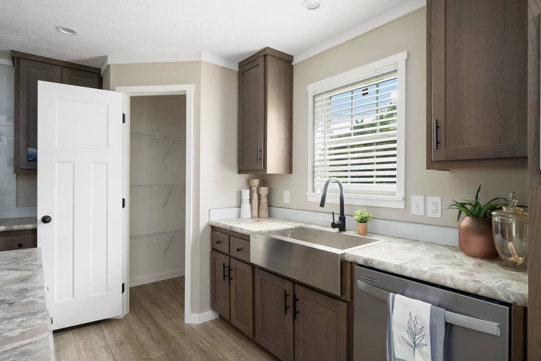 East point - pursuit kitchen home features