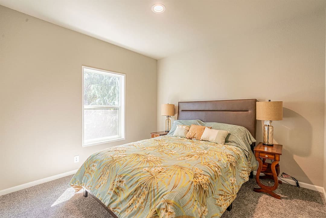 Evergreen 28603e bedroom home features