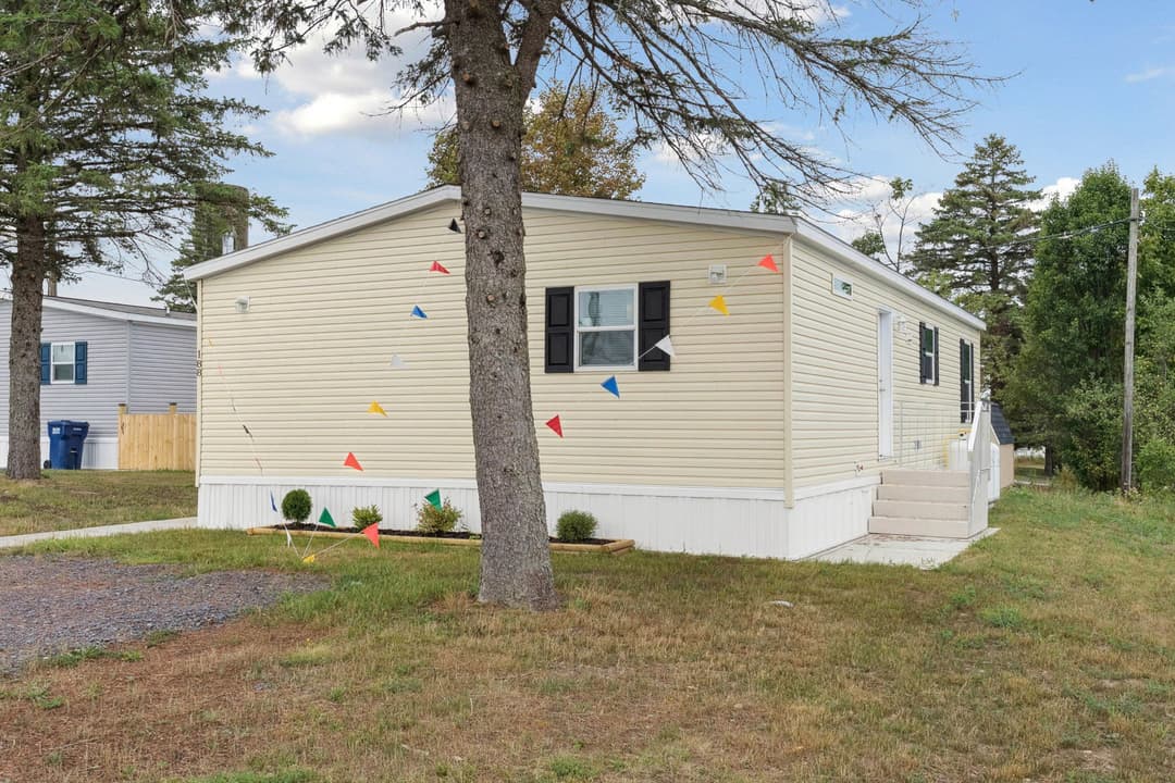 Superior 3905 elevation and exterior home features