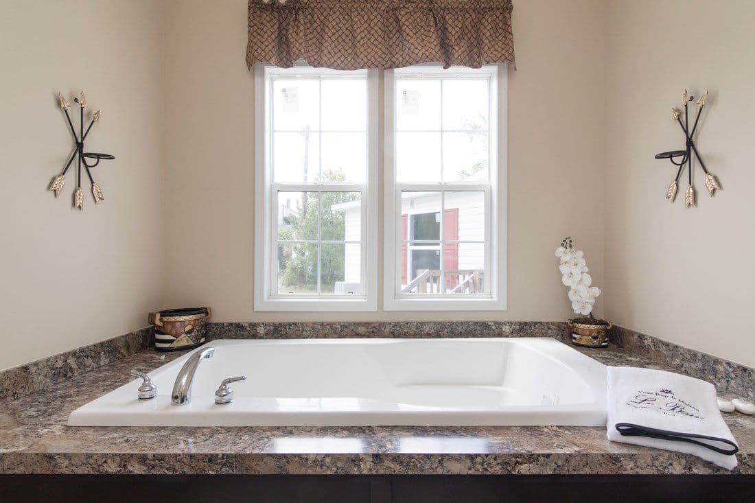 5520 sweet one bathroom home features