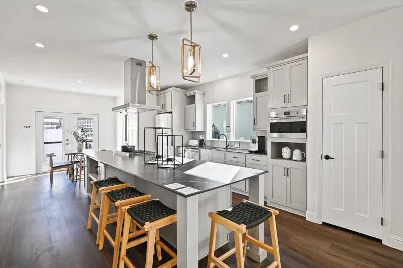 Canyon kitchen home features