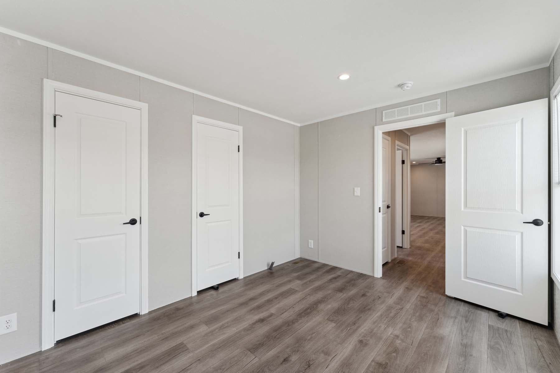 Calm 880 bedroom home features