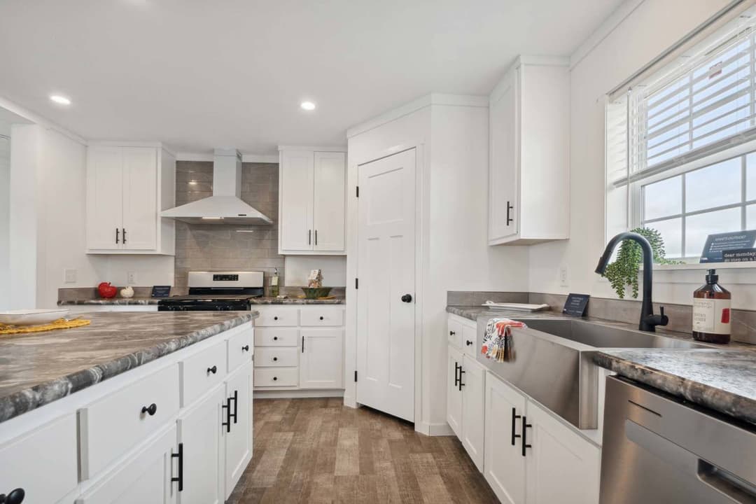 East point - pursuit kitchen home features
