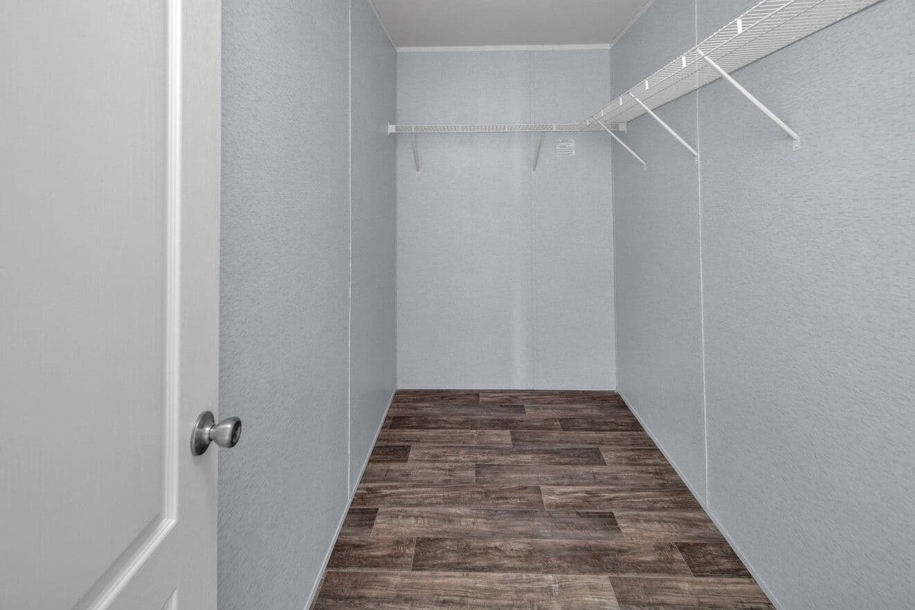 Valu maxx premier 32643e interior home features