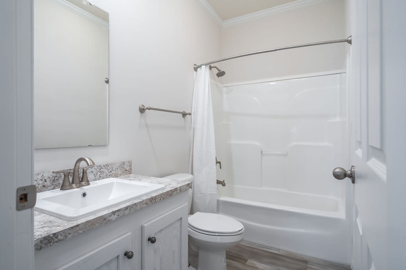 3542 hud 56x28 cavalier select bathroom home features