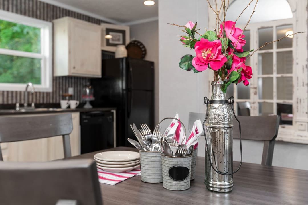 Sapphire interior home features