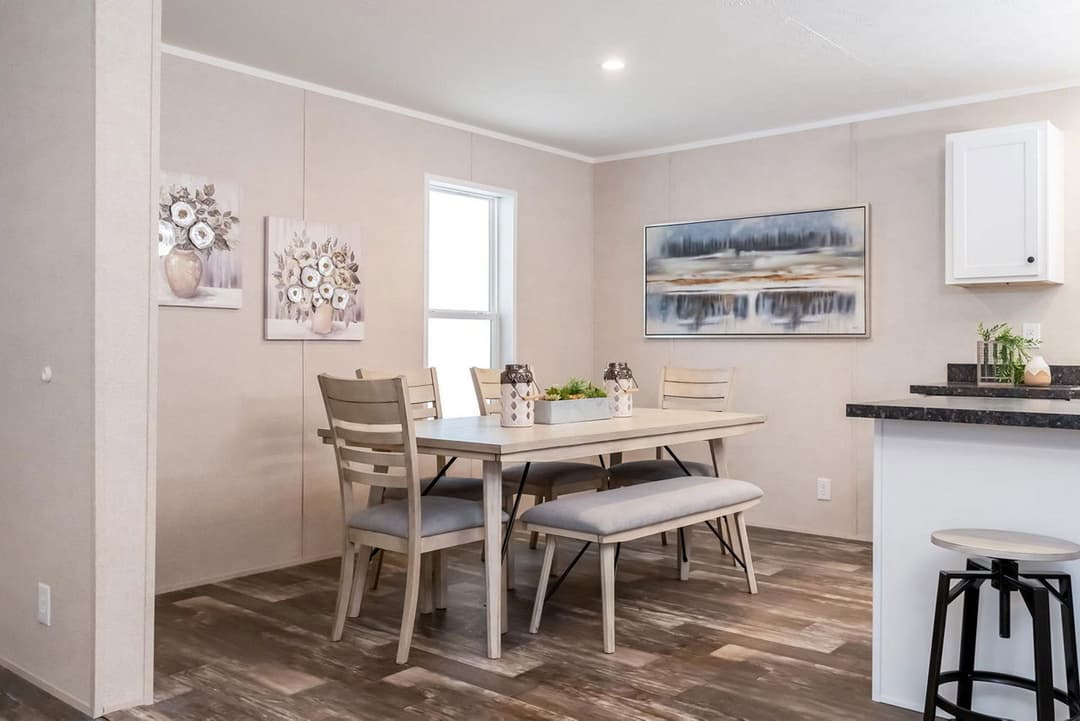 Pinnacle 3904 interior home features