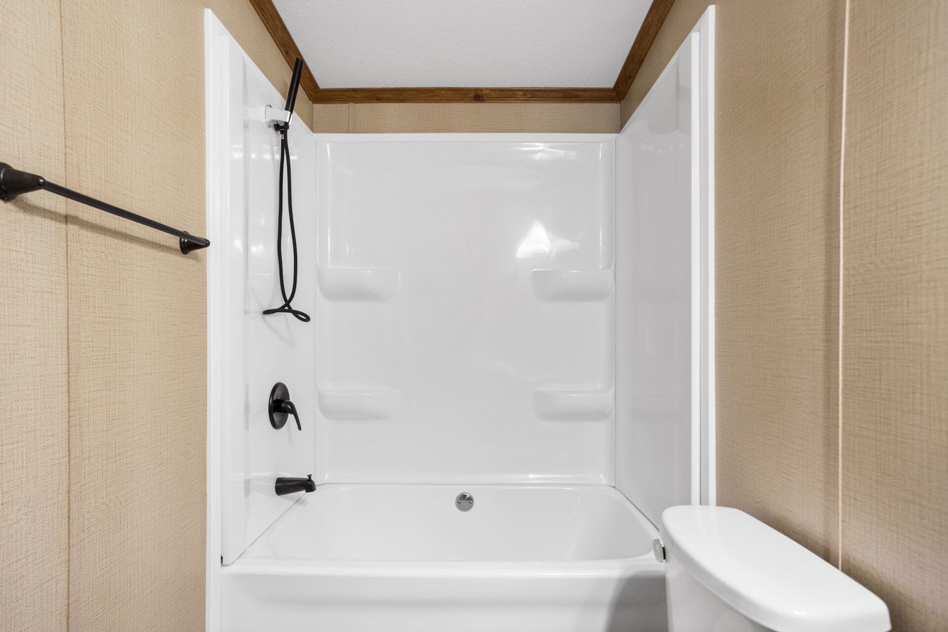 Doublewide s-28×56-32flp bathroom home features