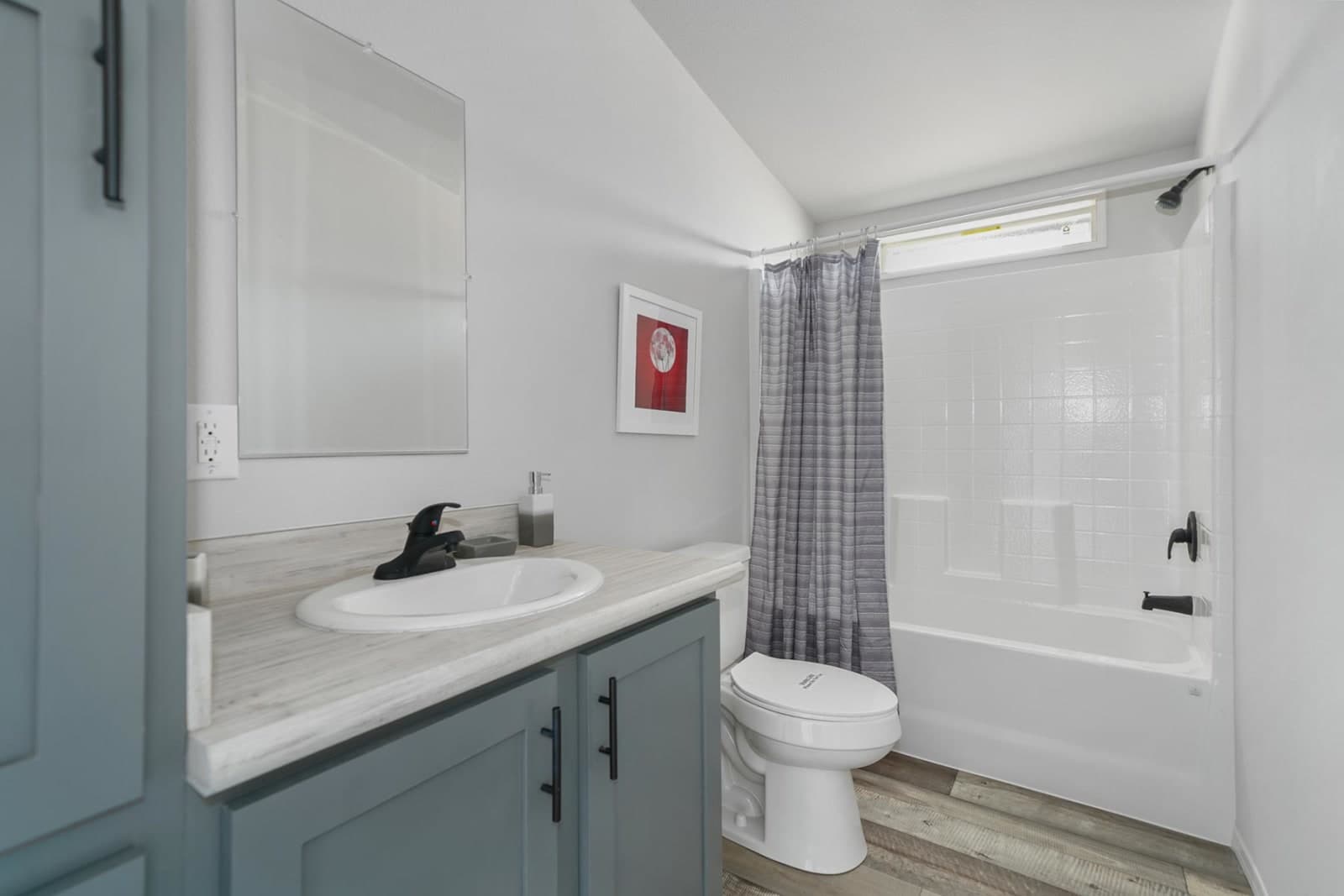 Ramada value 9082ct bathroom and interior home features