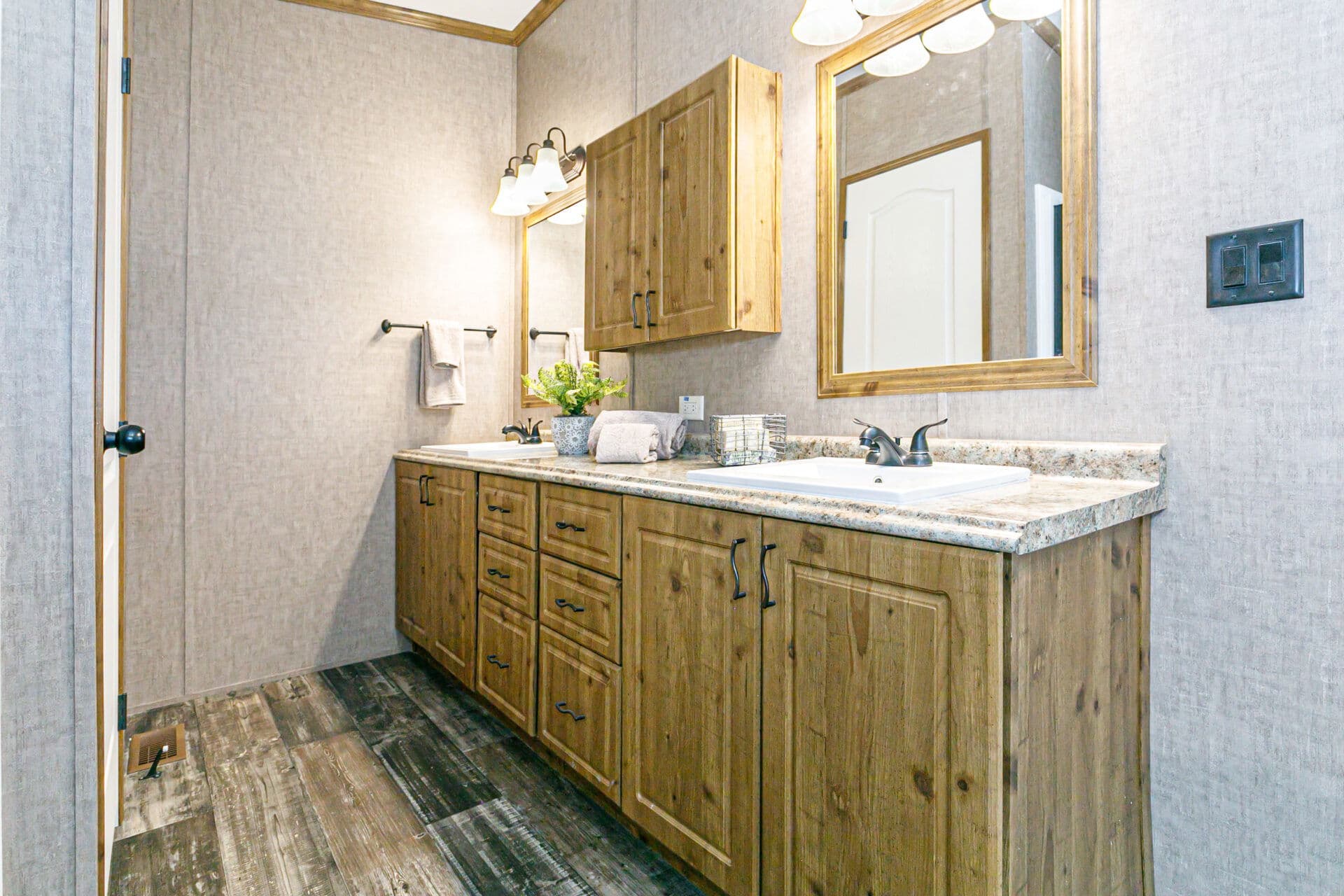 Doublewide c-32×64-32c bathroom home features