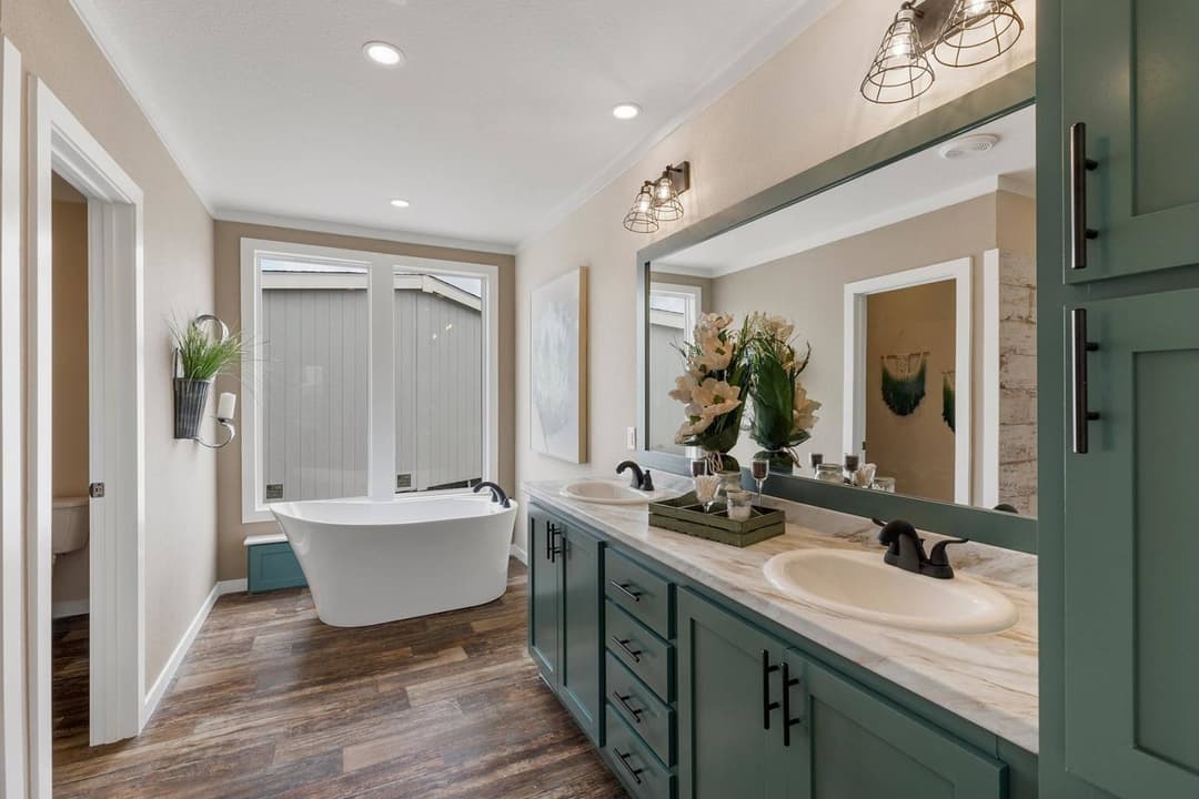 Titan extreme 3272e bathroom home features