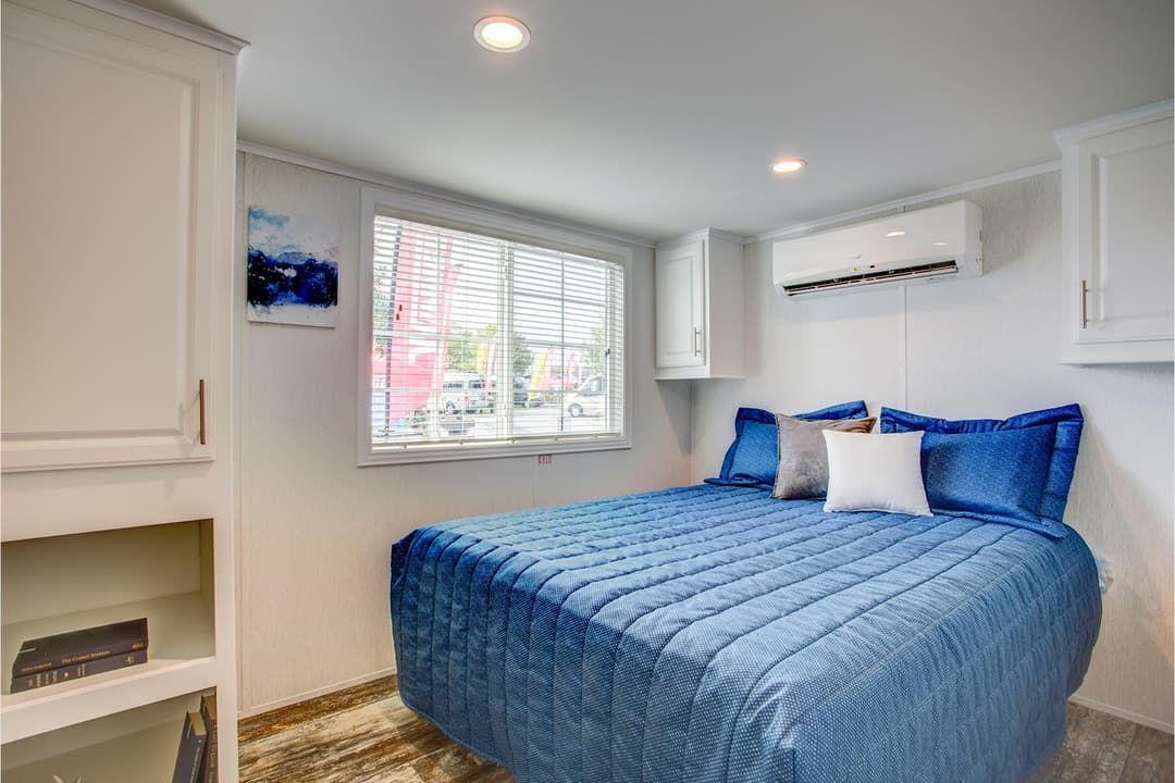 Shore park 4110l bedroom home features