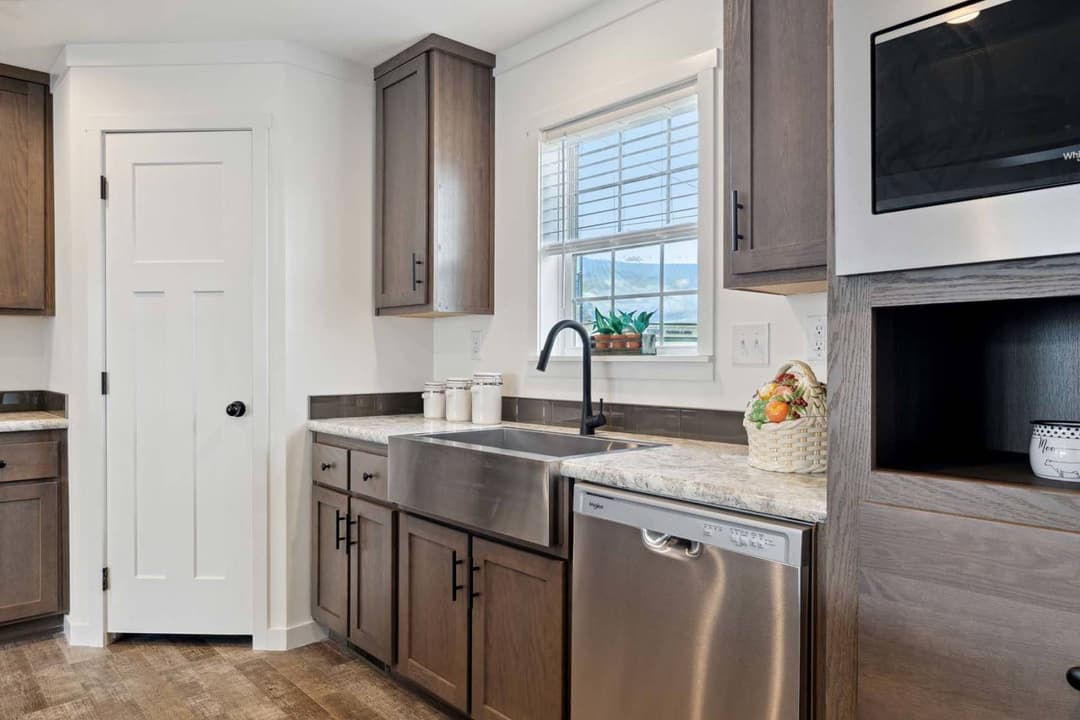 East point - elevate 60 kitchen home features