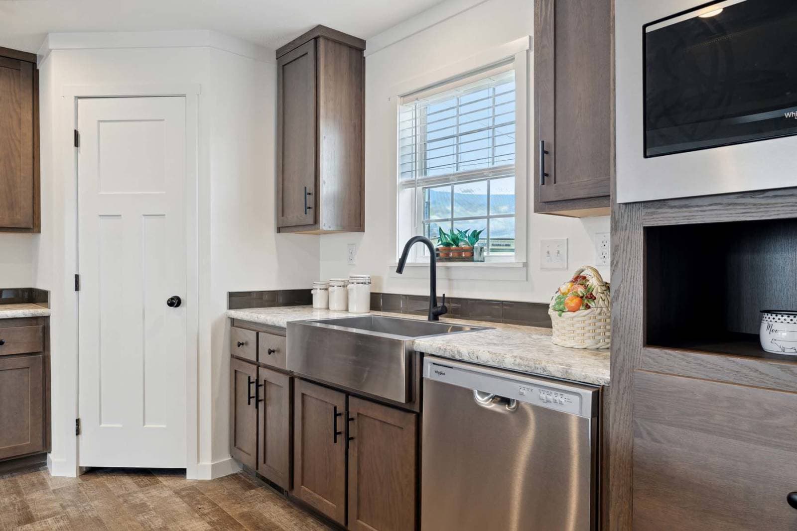 East point - elevate 60 kitchen home features