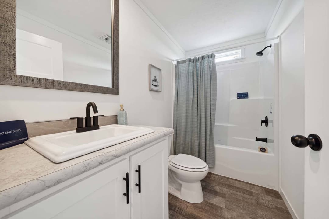 East point - pursuit bathroom home features