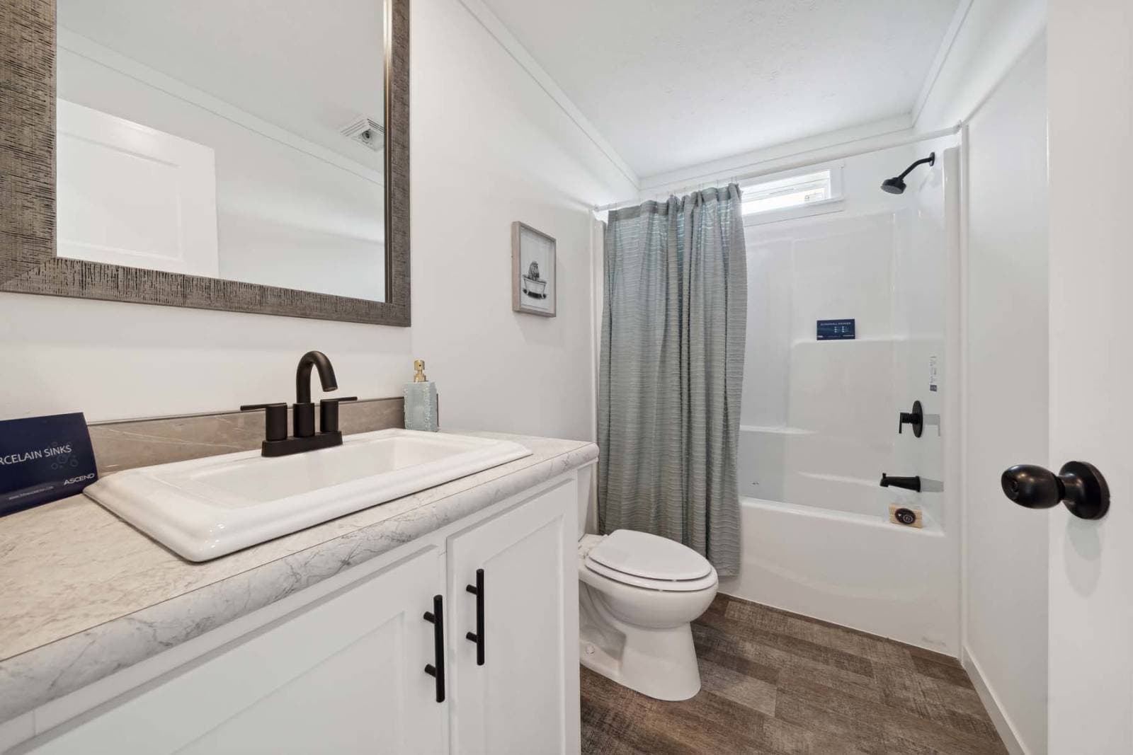 East point - pursuit bathroom home features