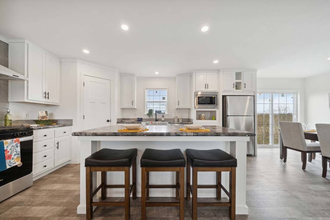 East point - pursuit kitchen home features