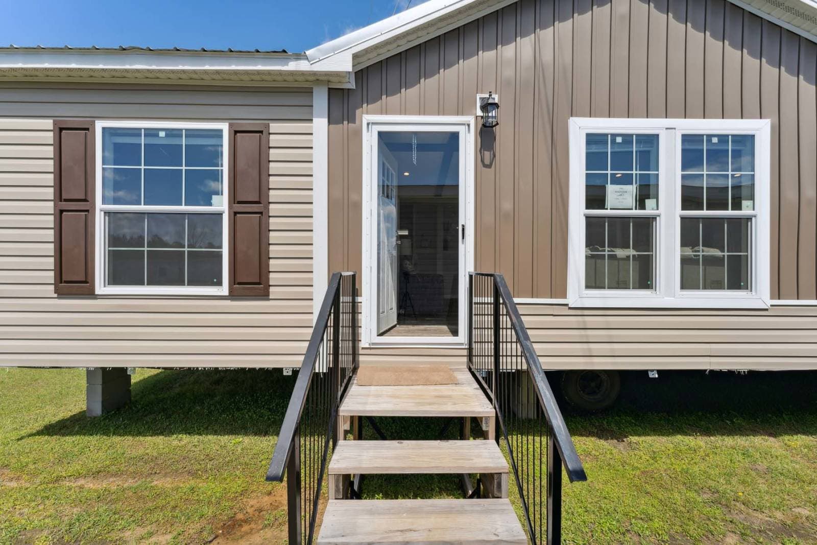 The maddox elevation and exterior home features