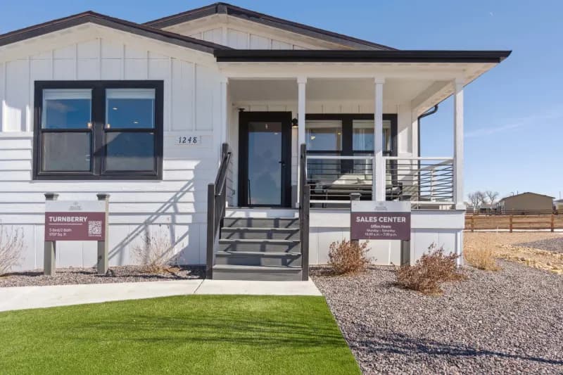 Apollo elevation and exterior home features