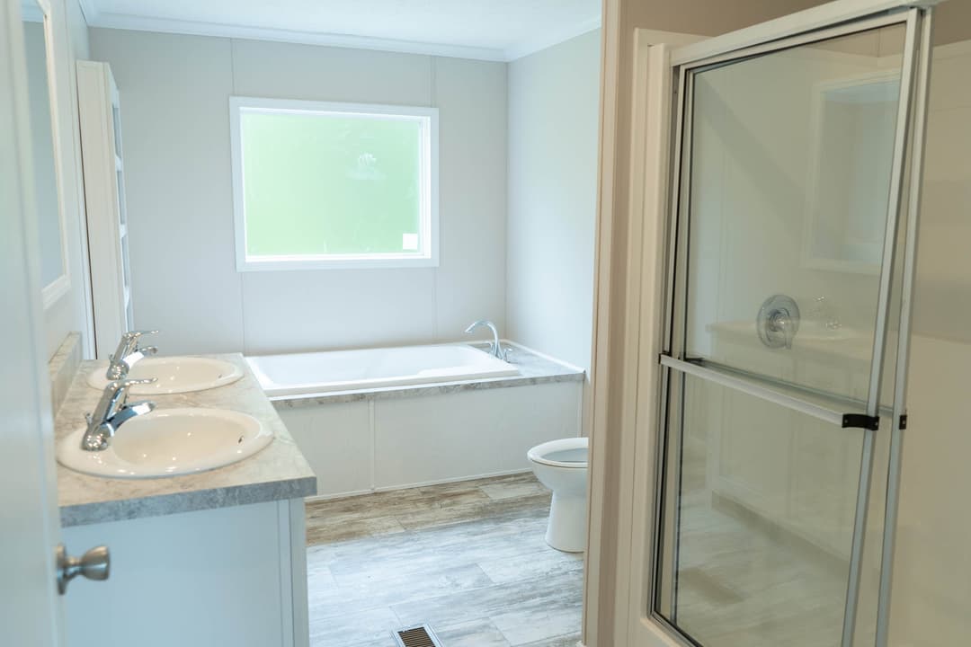 Luna bathroom home features