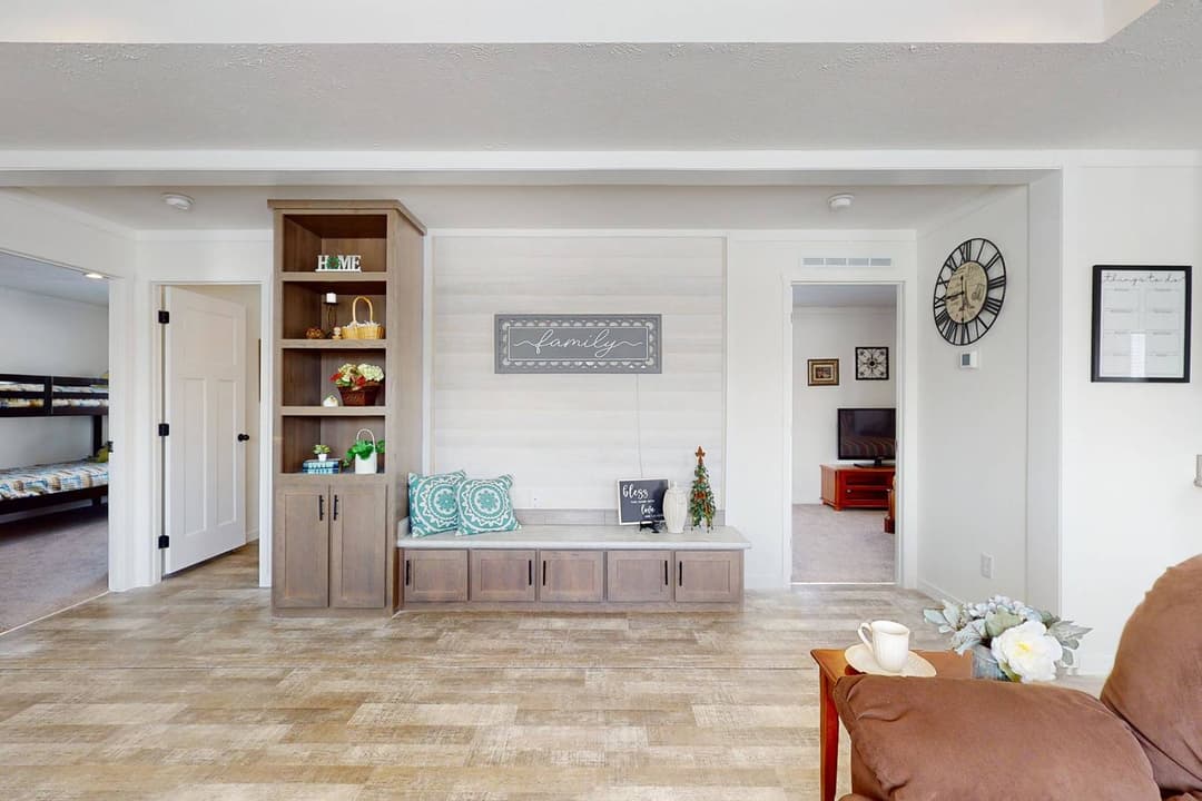 Intrigue interior home features