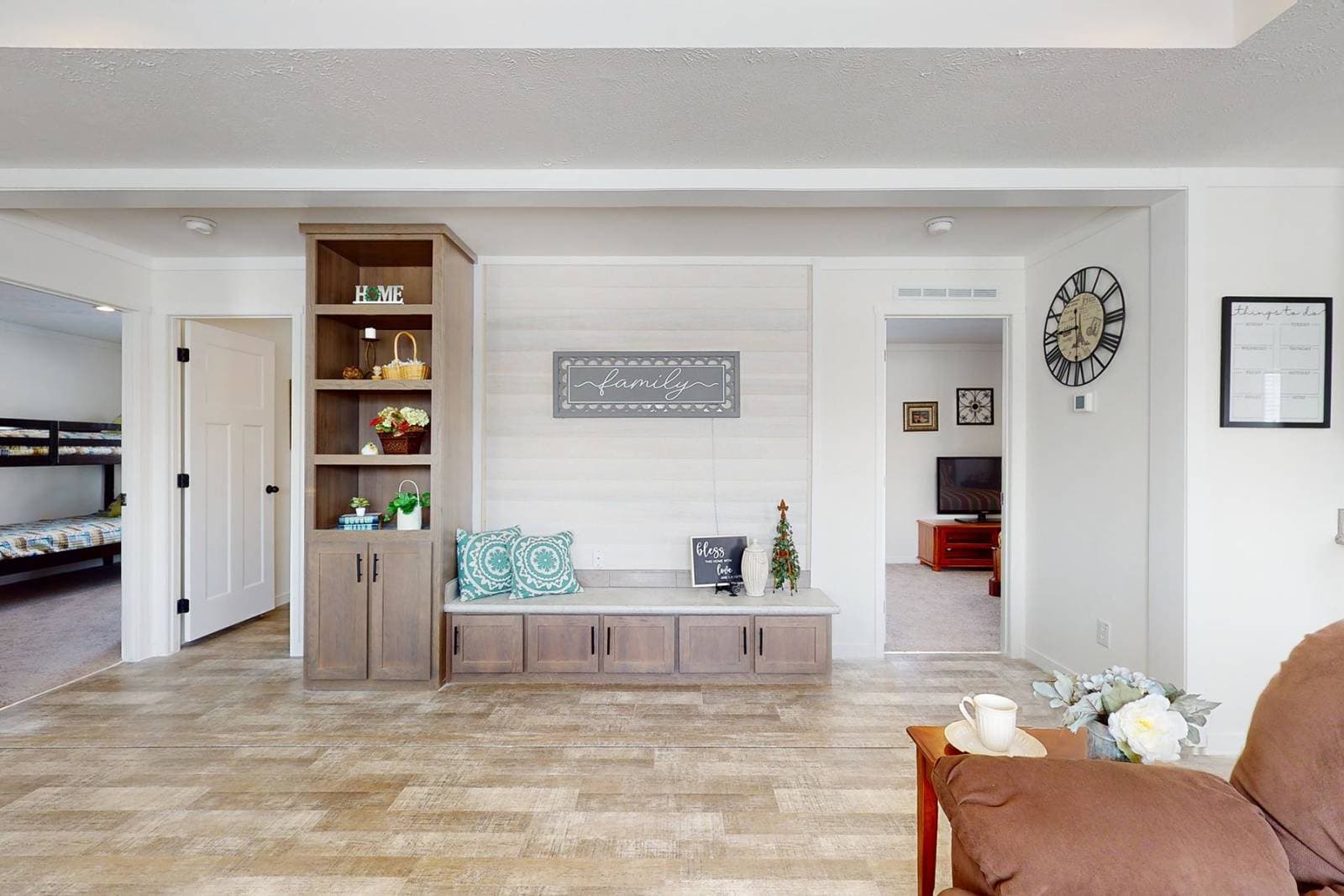 Intrigue interior home features