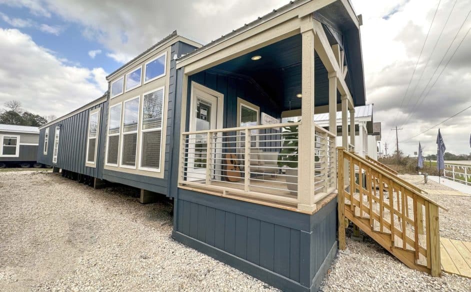 Robin d60ep8 elevation and exterior home features