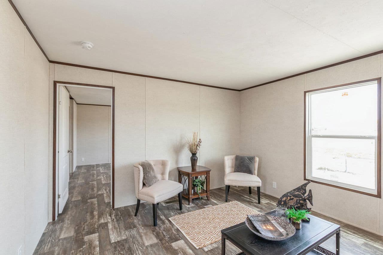 Grand 3902 interior home features