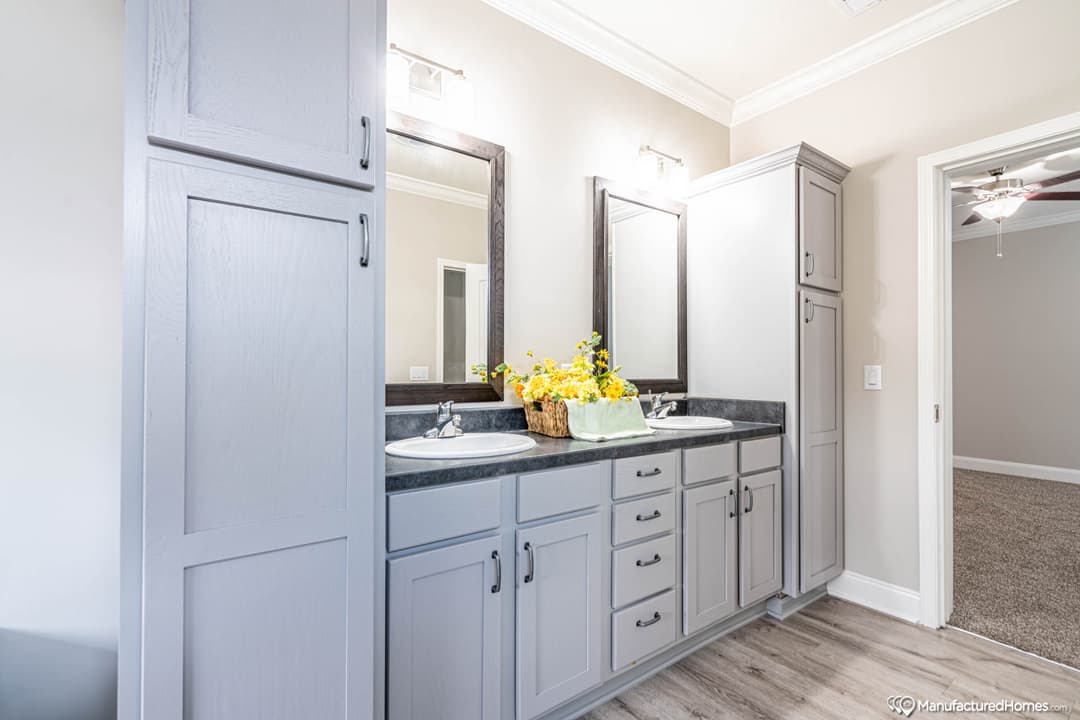Ashley bathroom home features