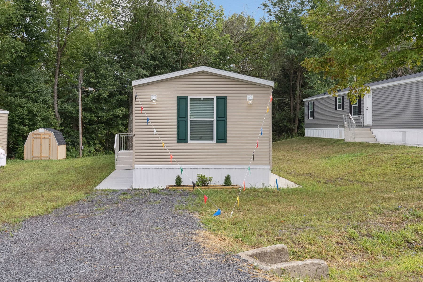 Achiever 6902 elevation home features