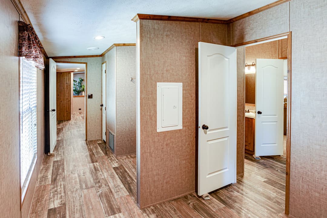 Doublewide h-32×64-32c interior home features