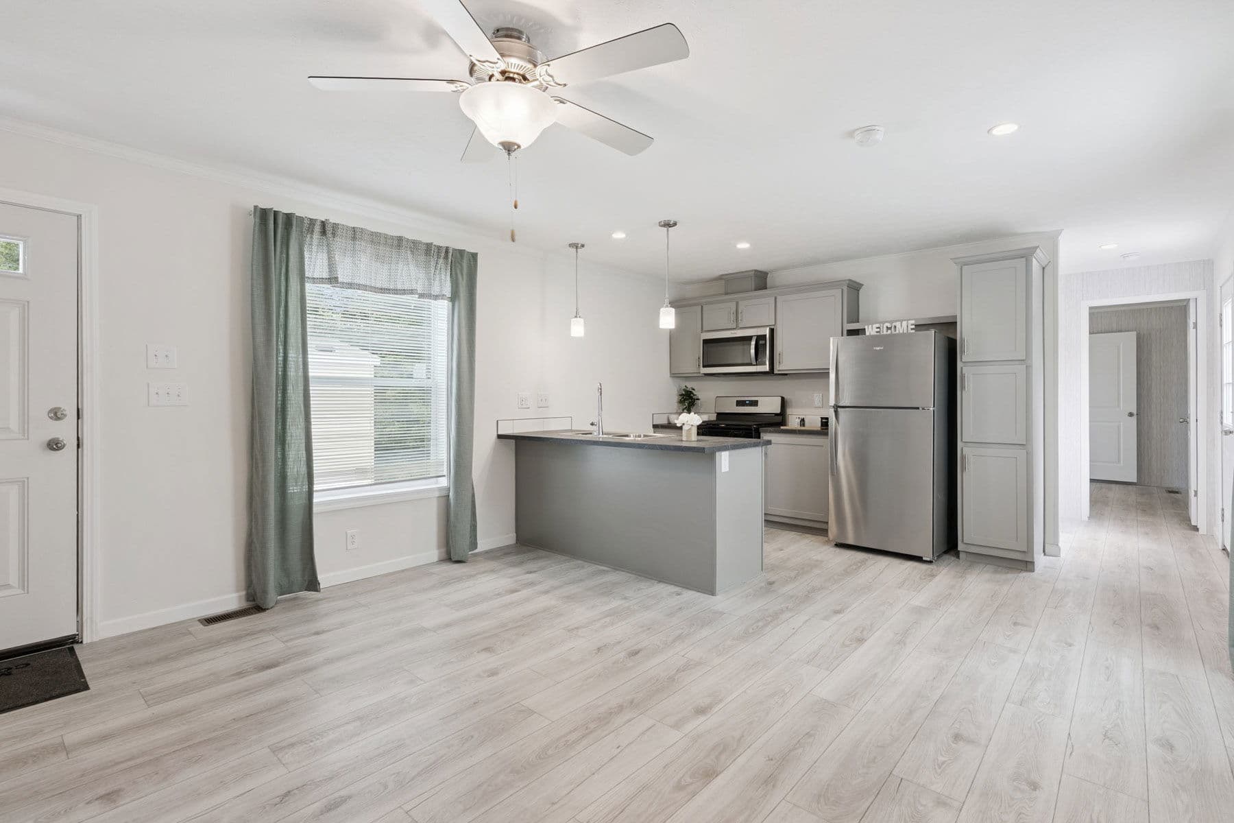 Achiever 6902 interior home features