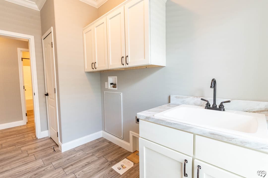 Tahoe harbor interior home features