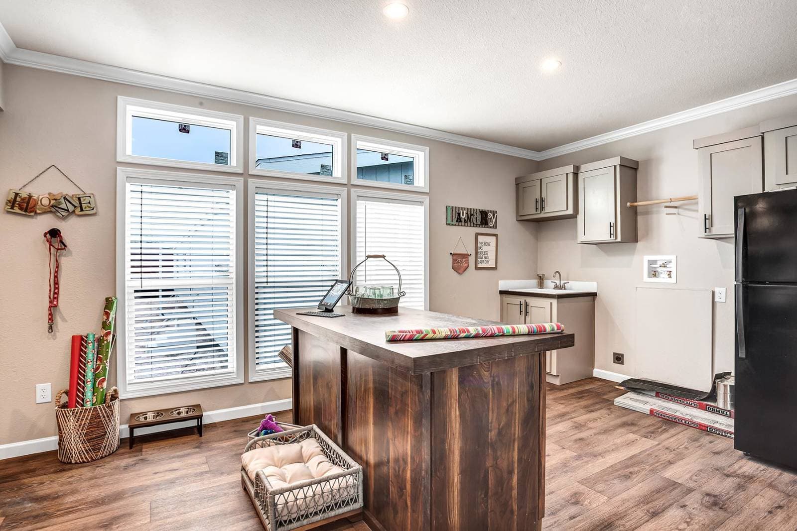 Titan extreme 3276f interior home features