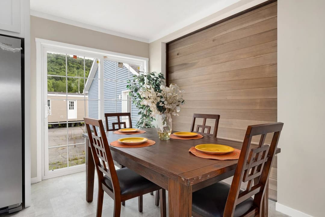 Elevate 52 interior home features