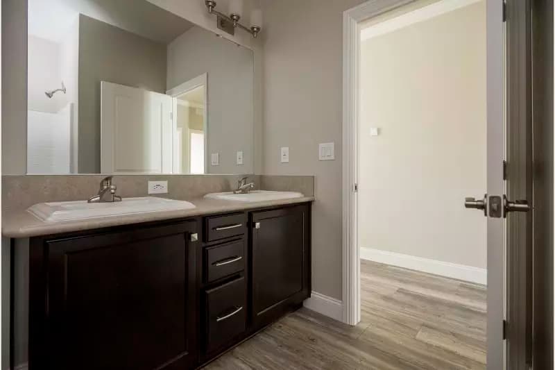 Bd 43 bathroom home features