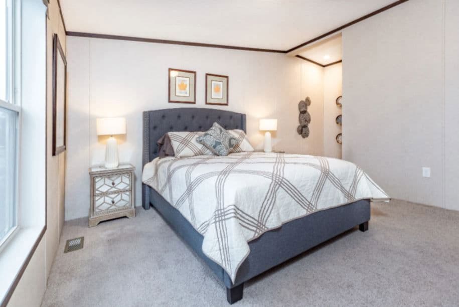 Amethyst z bedroom home features