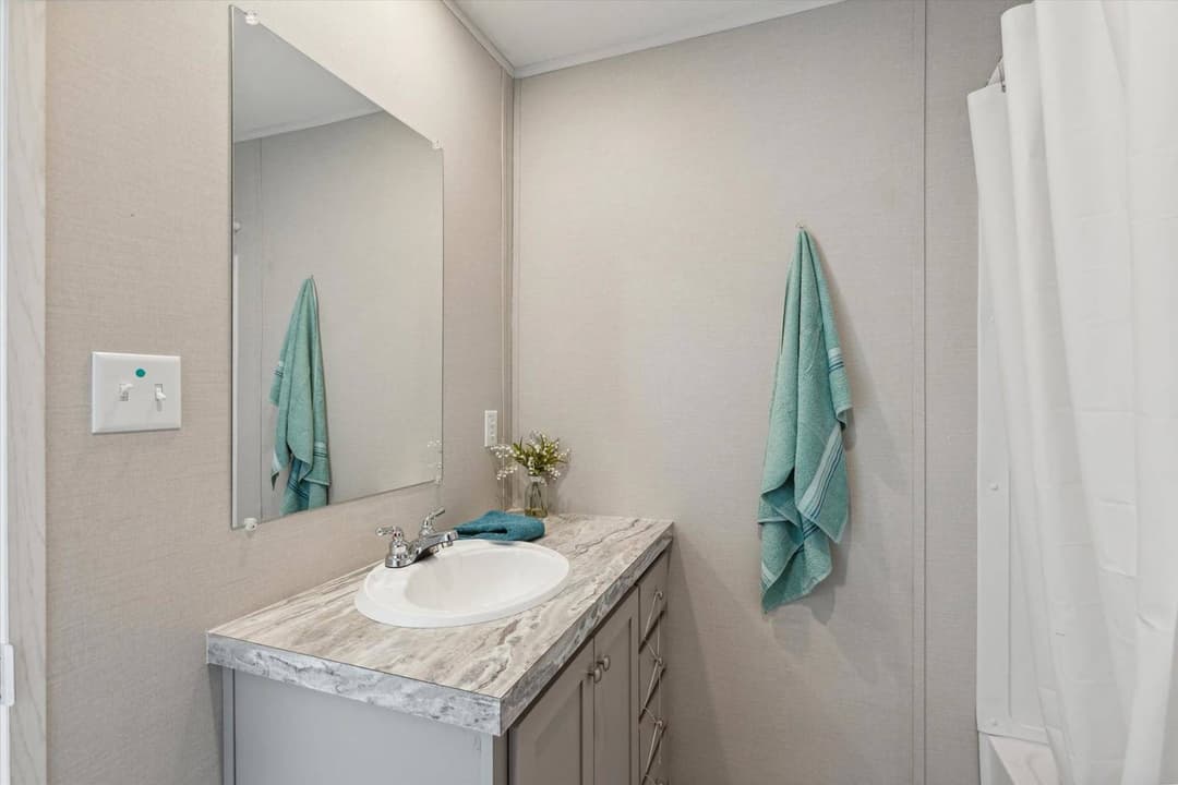 Rm1676 bathroom home features