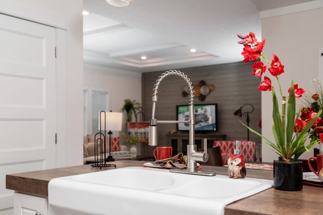 1439 carolina "magnolia" kitchen home features