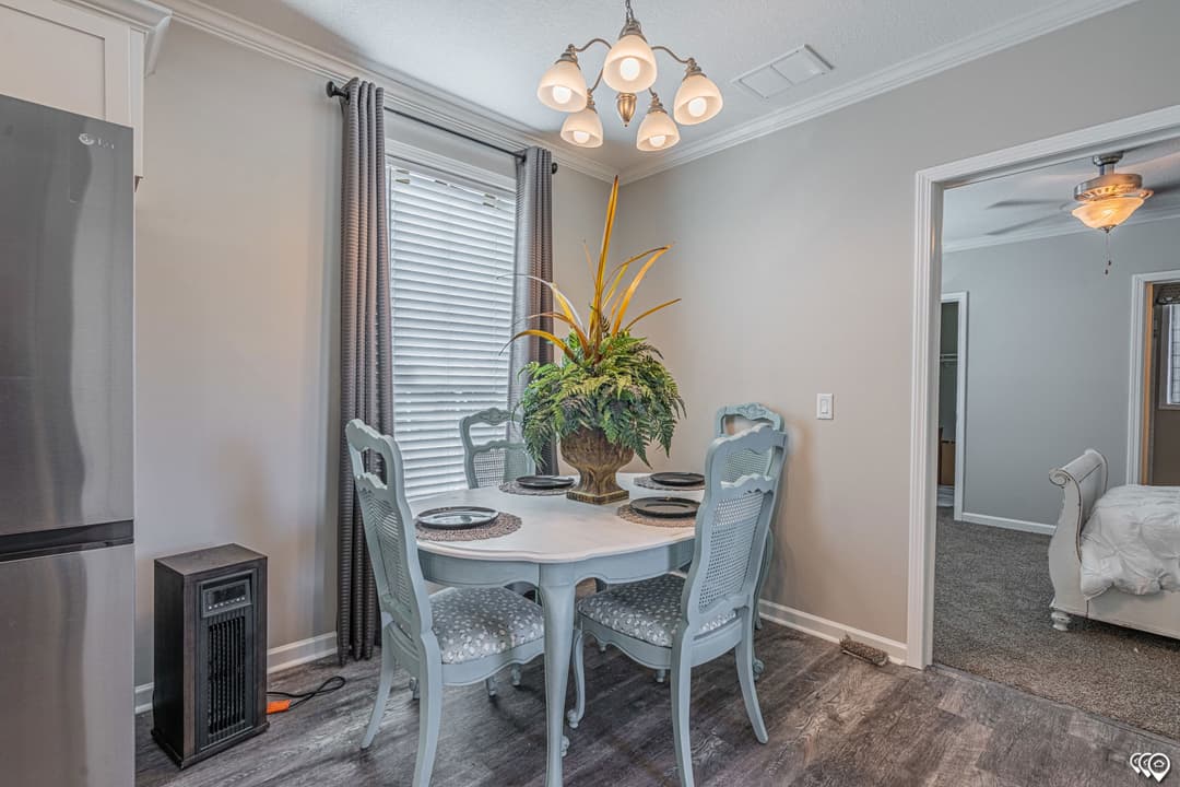 Mei interior home features