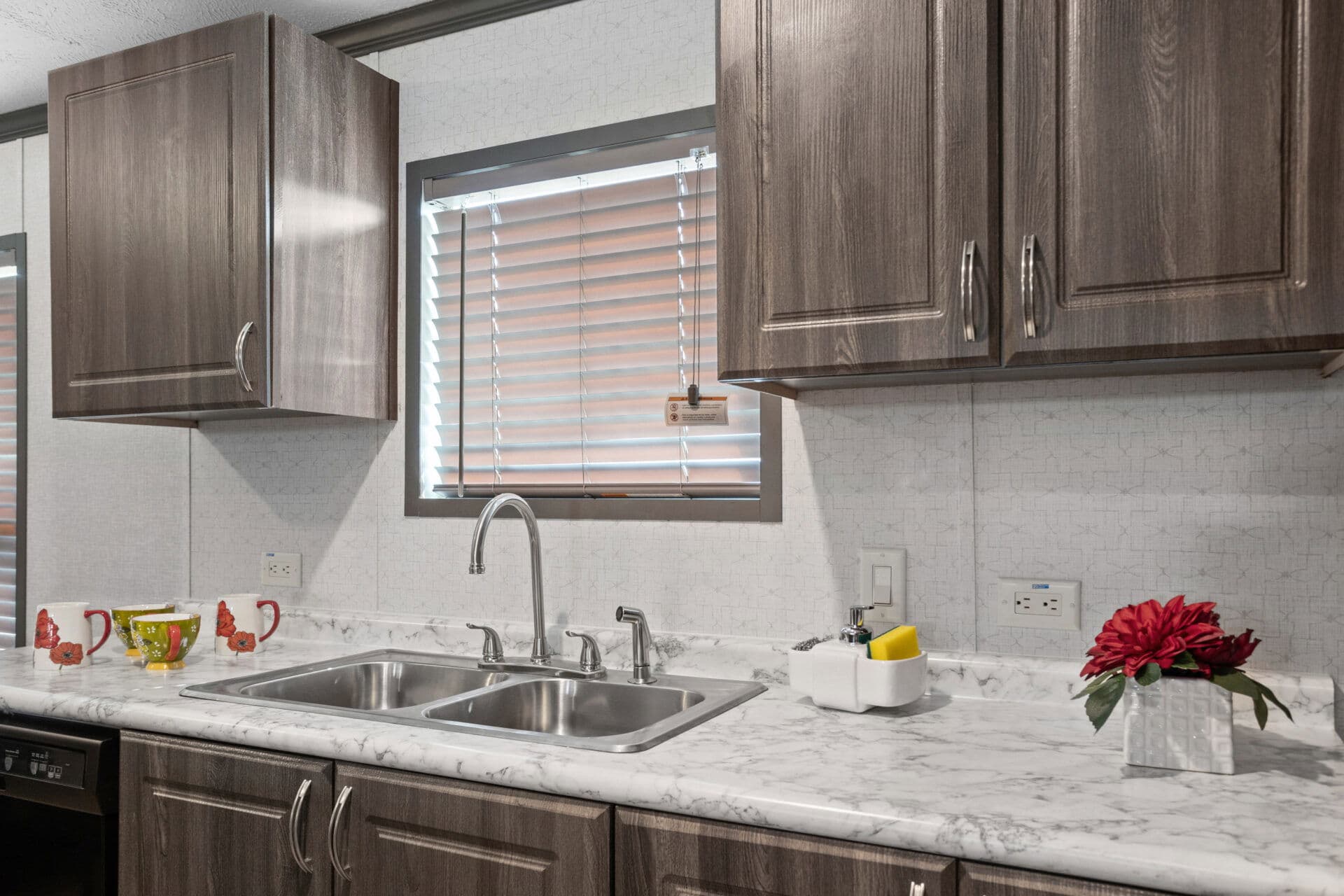 Doublewide 32×52-32d kitchen home features