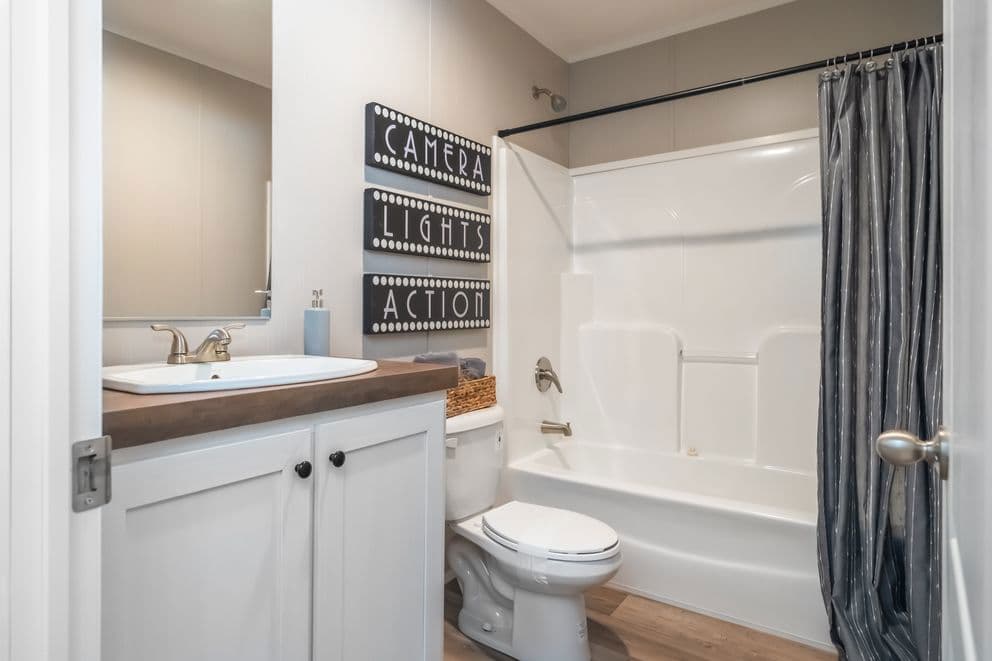 Tradition 2868b bathroom home features