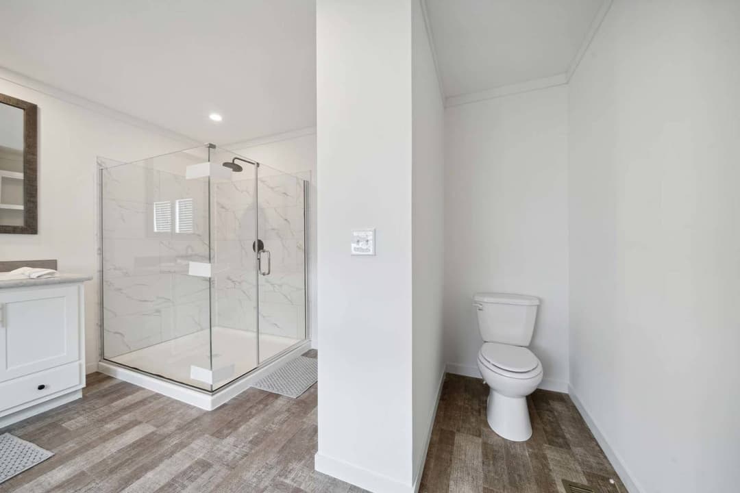 East point - pursuit bathroom home features
