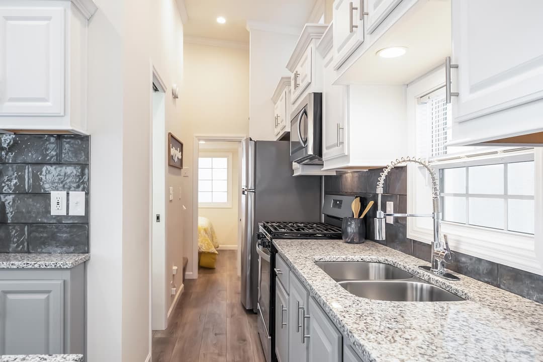 Shore park 1969sl kitchen home features