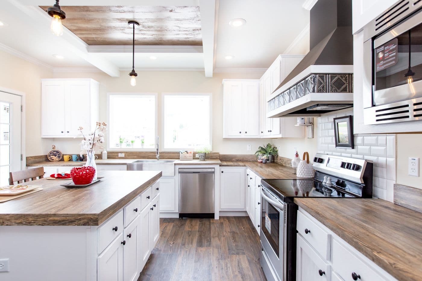 Southern charm 4br kitchen home features